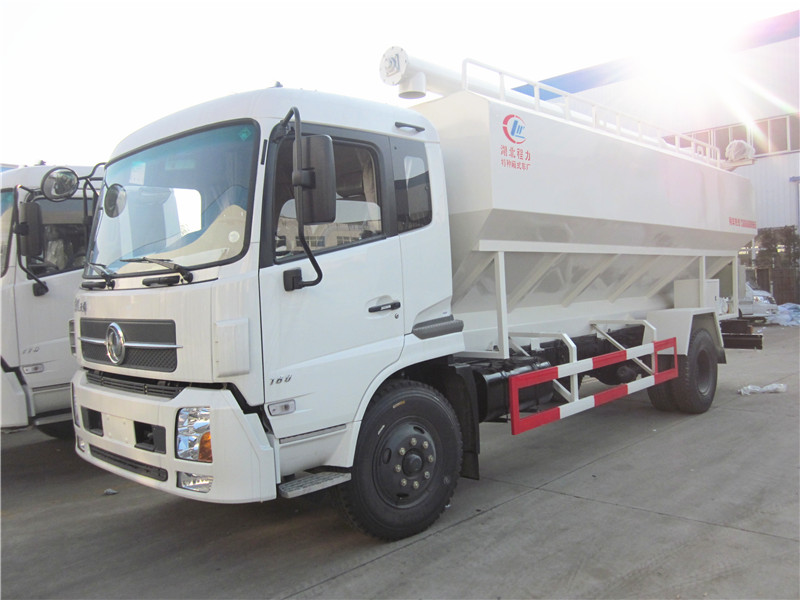 散裝<a href=http://www.k5ic.cn/siliaoche/ target=_blank class=infotextkey>飼料車</a>圖片展示