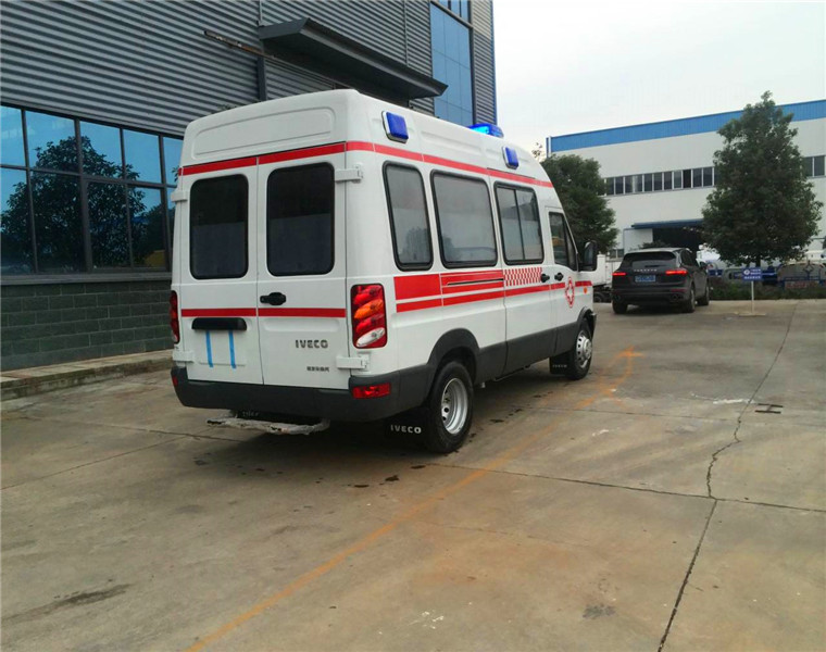依維柯轉運型救護車