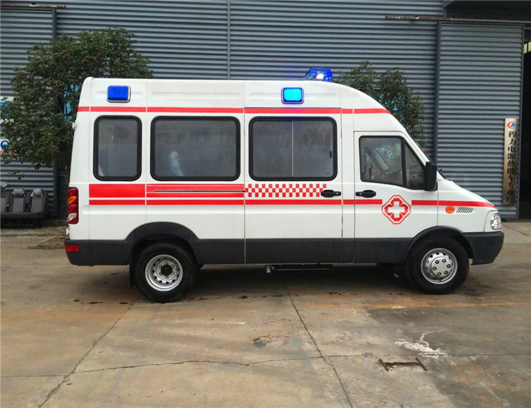 依維柯轉運型救護車