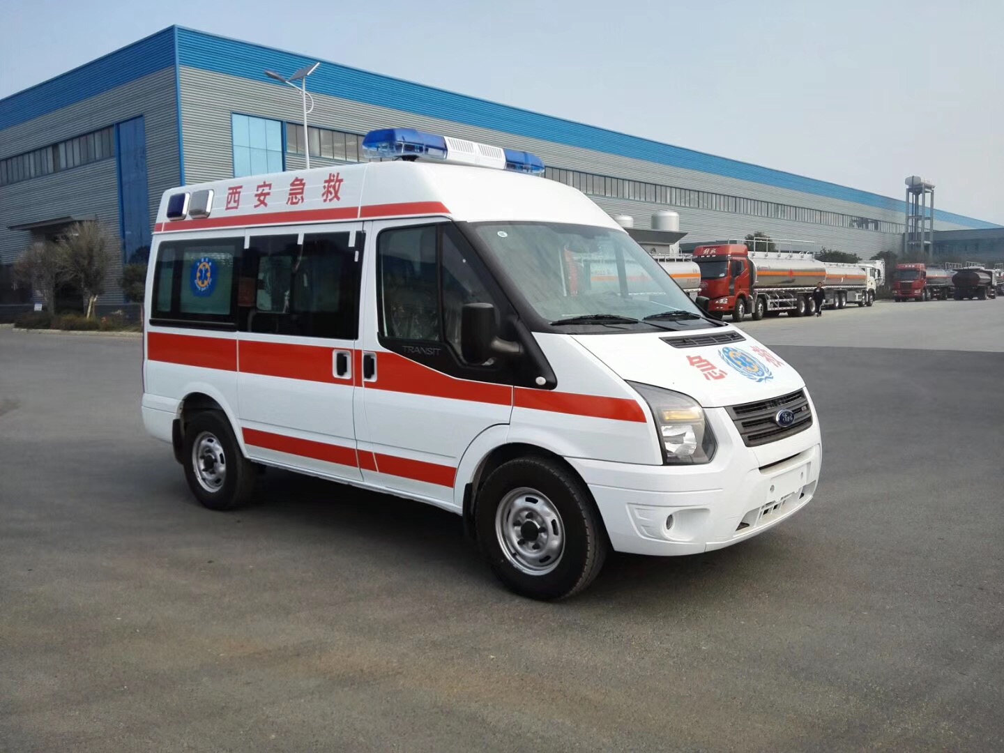 福特V348救護車(短軸中頂)