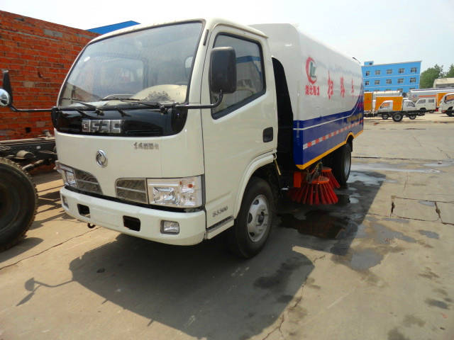  東風福瑞卡道路清掃車（<a href=http://www.k5ic.cn/saoluche/ target=_blank class=infotextkey>掃路車</a>）