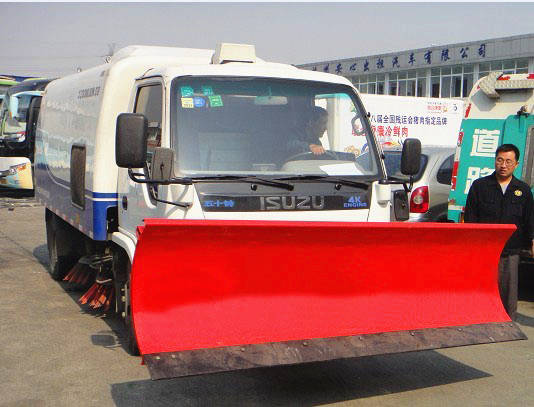 五十鈴鏟雪<a href=http://www.k5ic.cn/saoluche/ target=_blank class=infotextkey>掃路車</a>